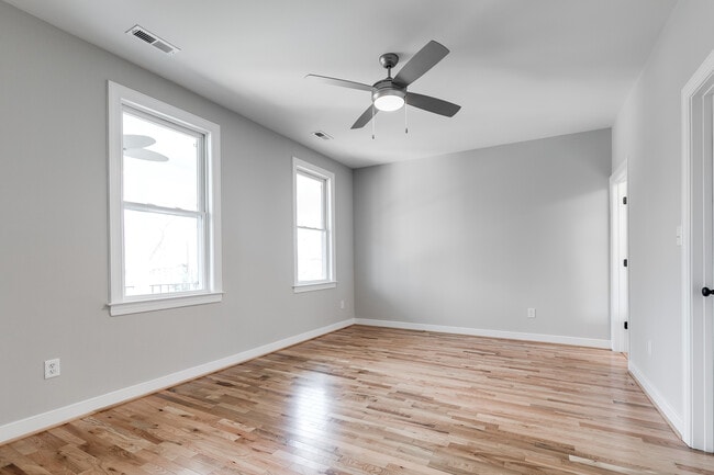 Building Photo - 313 W 26th St