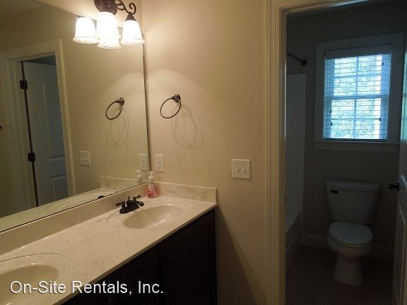 Building Photo - 5 br, 3.5 bath House - 11 Racquet Court