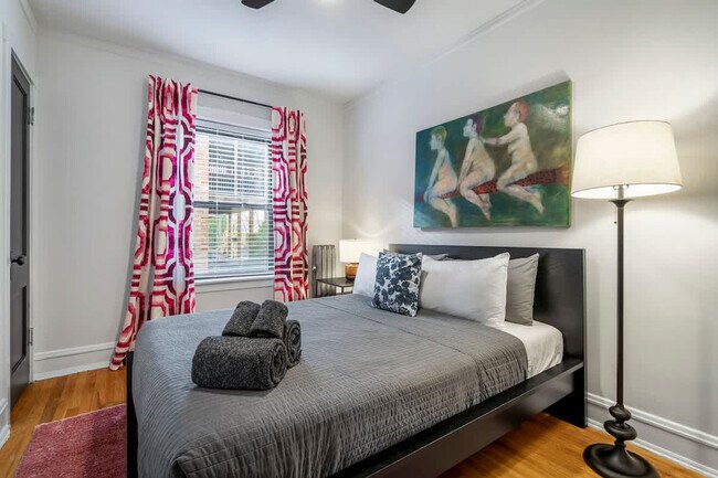 Building Photo - 3538 N Racine Ave