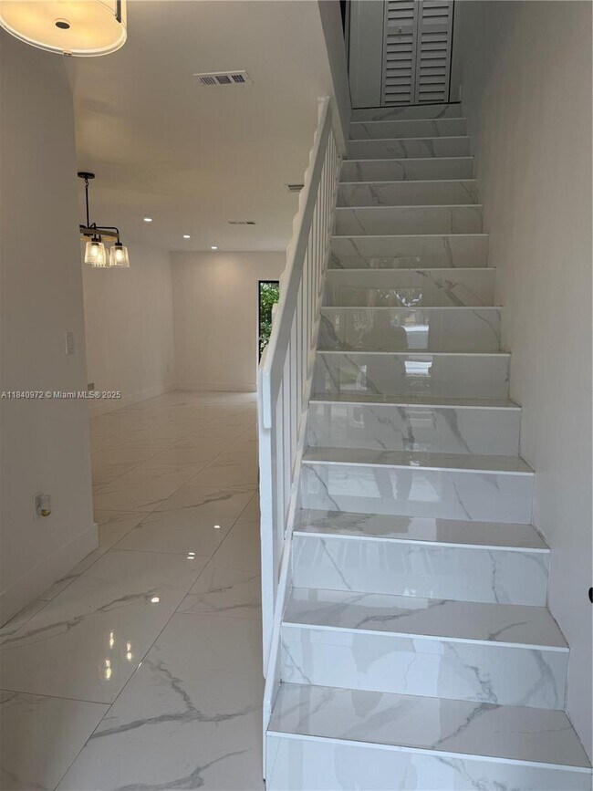 Building Photo - 6850 NW 173rd Dr