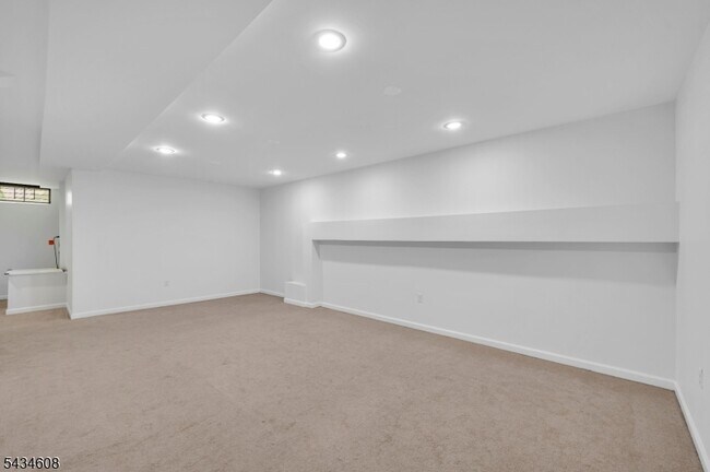 Building Photo - 63 Albert Ct