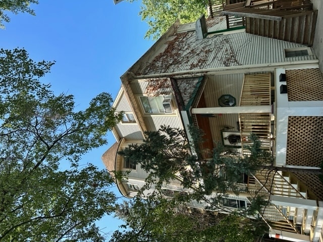 Building Photo - 1834 W Byron St