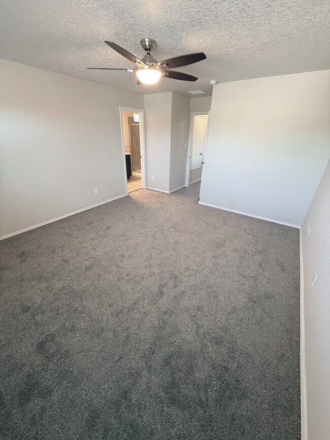 Building Photo - 8936 Mission Ridge Dr