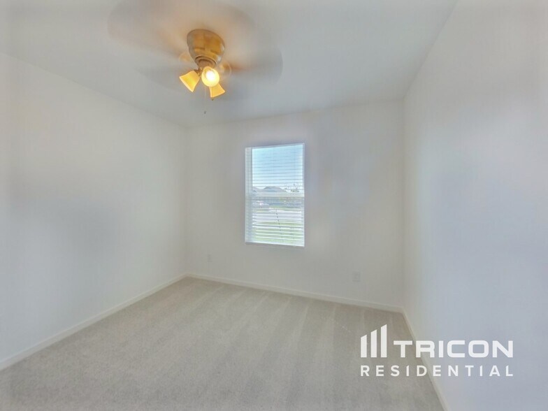 Building Photo - 10700 Dusty Rnch Rd