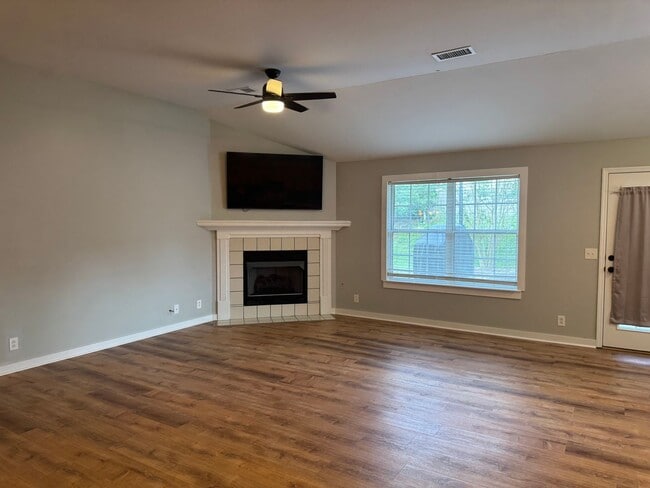 Building Photo - Great 3BR Home in Spring Hill