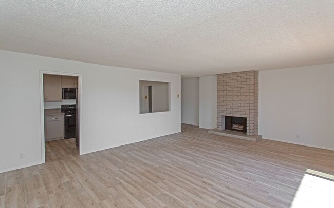 Building Photo - Condo on Beautiful Carlsbad Lagoon!!