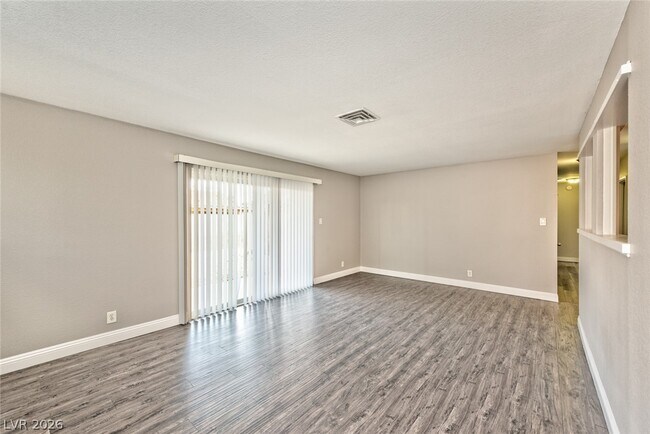 Building Photo - 4421 Hillcrest Ave
