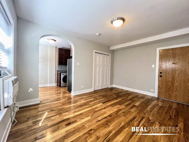 Building Photo - 550 W Arlington Pl