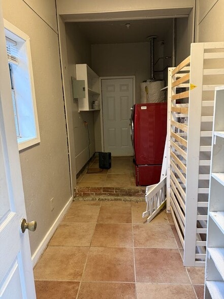 Building Photo - 2403 Danny St