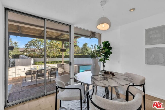 Building Photo - 802 N Crescent Dr