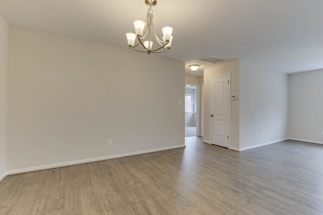 Building Photo - 213 Clemwood Pkwy