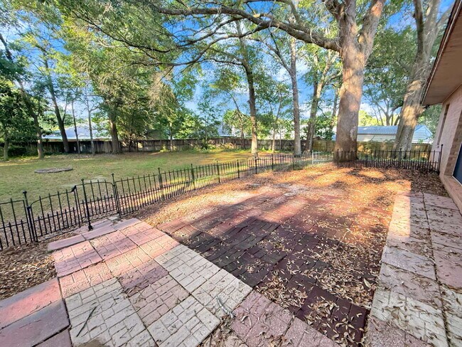 Building Photo - Now $2,395 – Spacious, Established Home with Room to Breathe