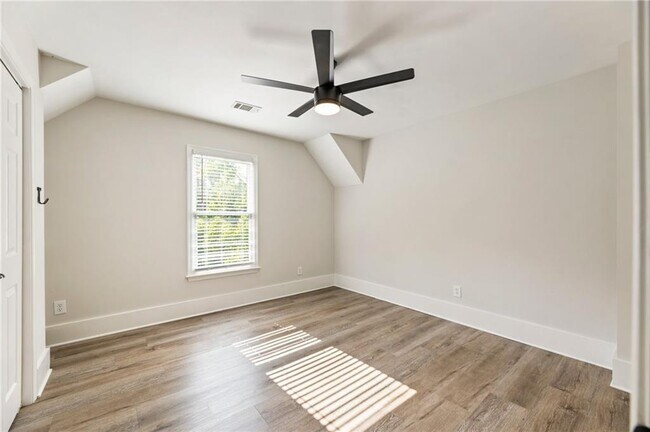 Building Photo - 330 Summerlin Dr