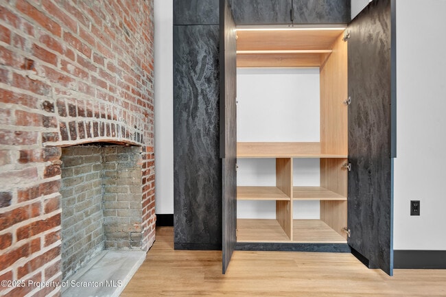 Building Photo - 115 Penn Ave