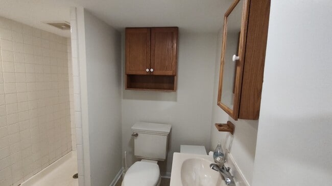 Building Photo - 1960 Illinois St