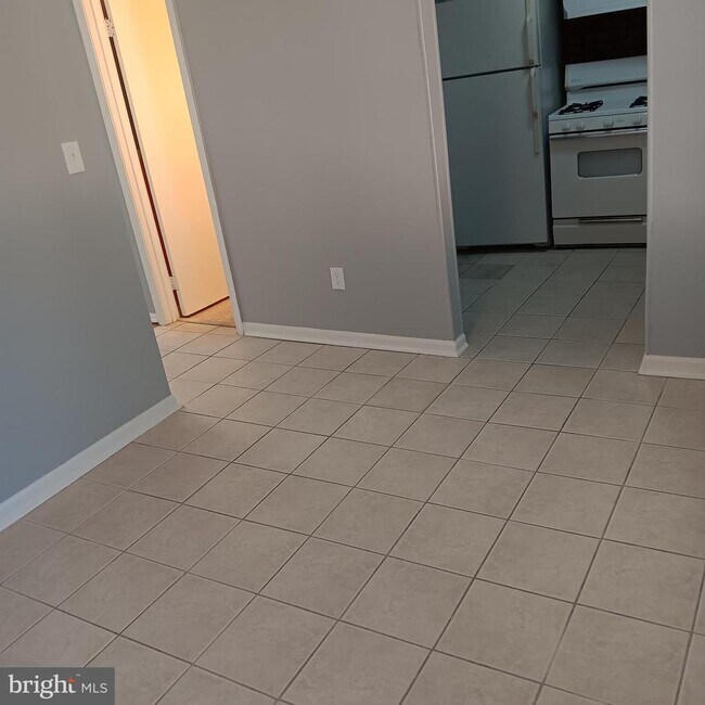 Building Photo - 1971 Addison Rd S