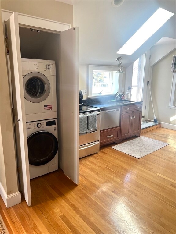 Building Photo - 77 Lynn Shore Dr