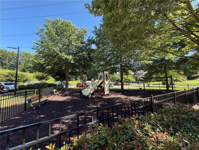 Building Photo - 1833 Willow Branch Ln