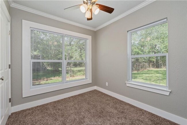 Building Photo - AUGUST PRE-LEASE!! Adorable 3/2 close to D...