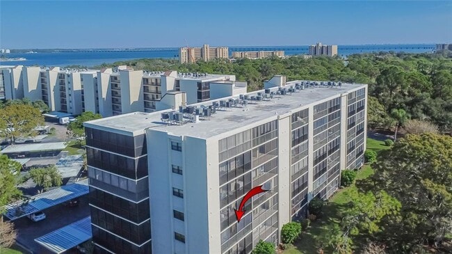 Building Photo - 2900 Cove Cay Dr