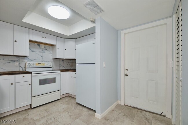 Building Photo - 824 Alderman St