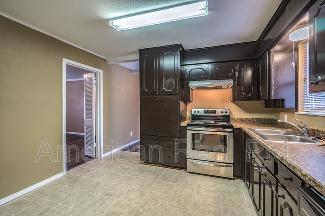 Building Photo - 1954 Mims St