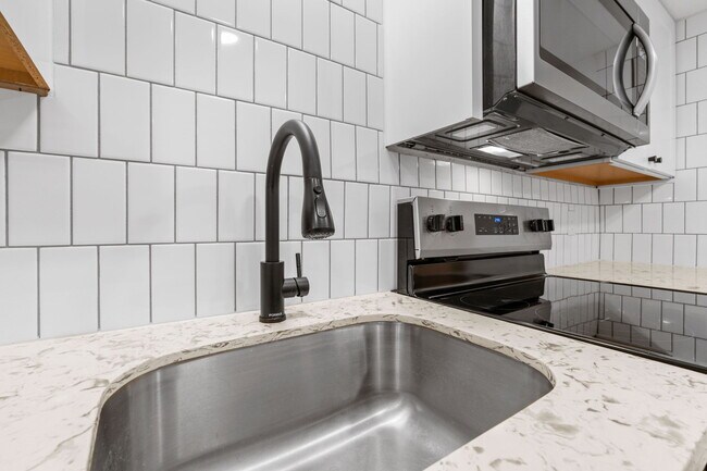 Building Photo - 12500 SE 110th Ct