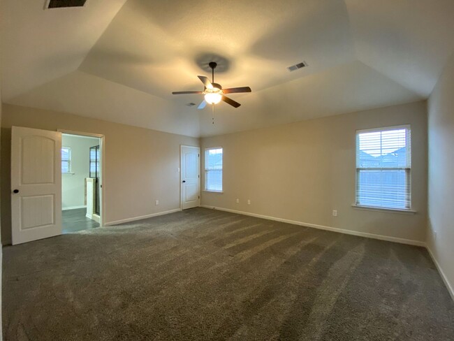 Building Photo - 4 bed 2 bath in Cordova w/ granite counter...