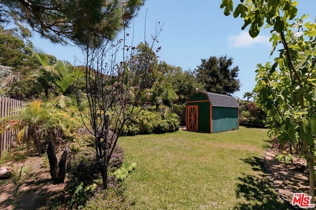 Building Photo - 231 Loma Metisse Rd