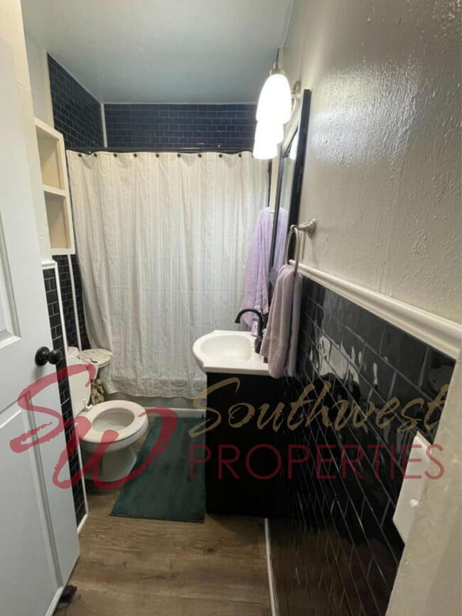 Building Photo - Your own private 1 bedroom oasis!