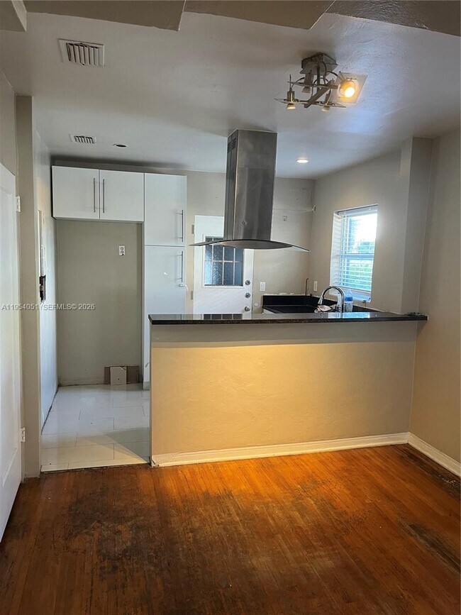 Building Photo - 6 Farrey Ln