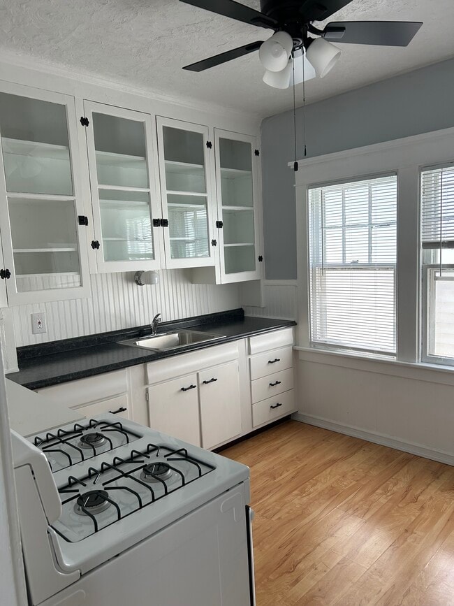 Building Photo - 267 Parkside Ave