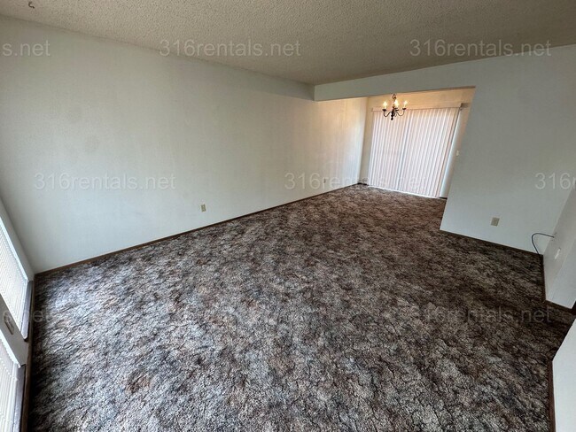 Building Photo - $750 - 2 bed 1 bath - Second floor Apartment