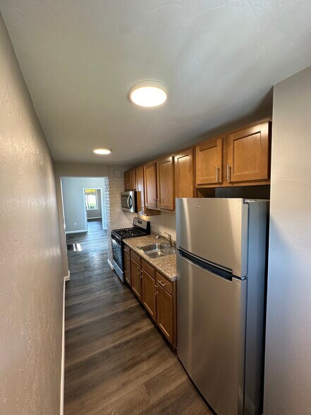 Primary Photo - 1366 3rd Ave