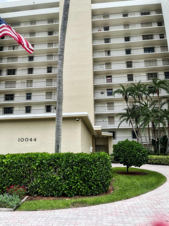 Building Photo - 10044 S Ocean Dr