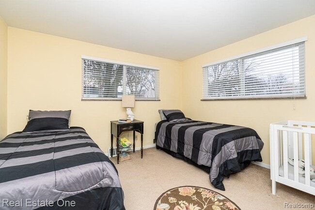 Building Photo - 333 N Helen Ave