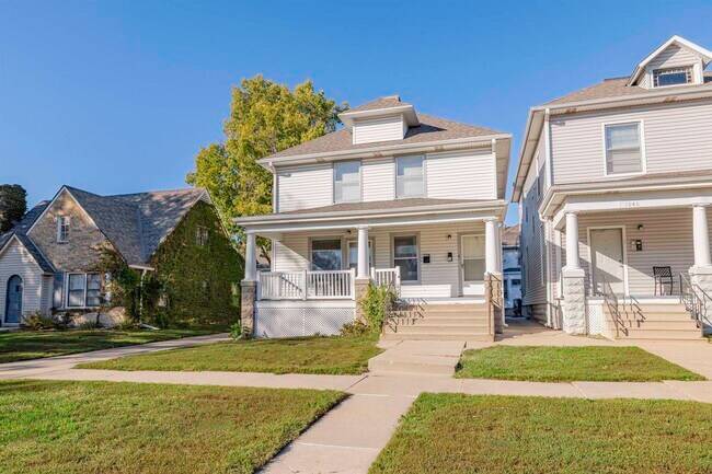 Building Photo - 1640 E ST-2