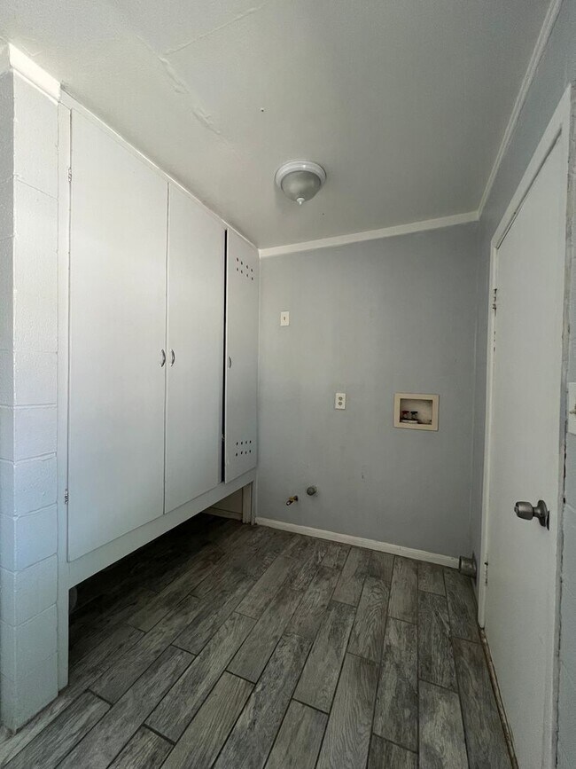 Building Photo - P266