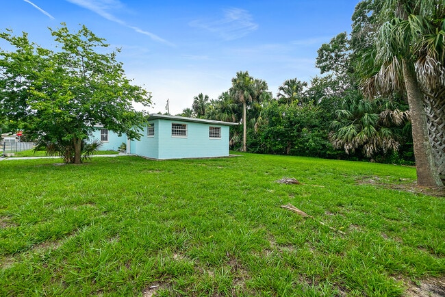 Building Photo - 626 Magnolia Ave