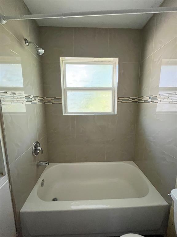 Building Photo - 3106 Duval St