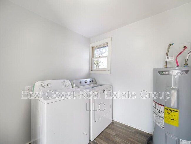 Building Photo - 528 Hack Wilson Way