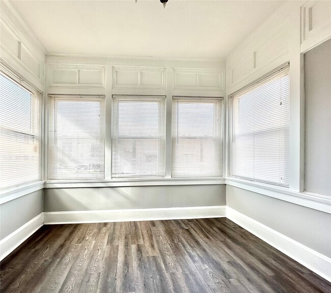 Building Photo - 4917 Murdoch Ave