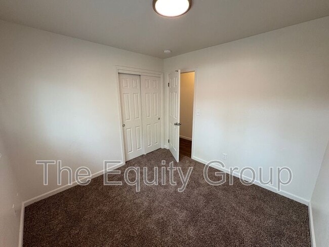 Building Photo - 514 N Summers St