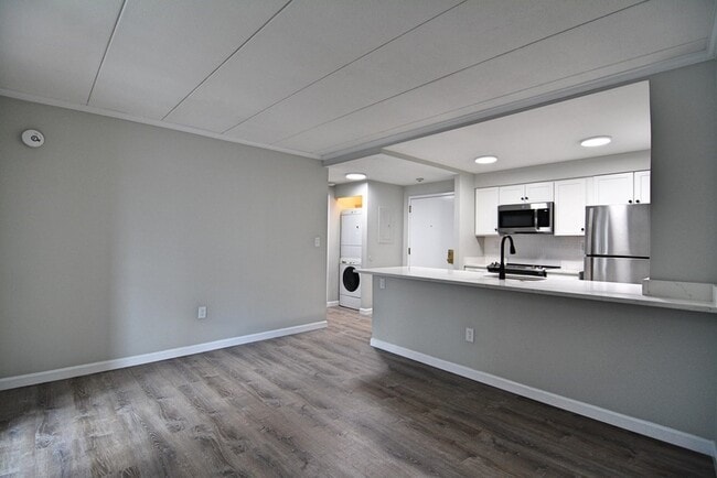 Building Photo - 4 Douglas Park