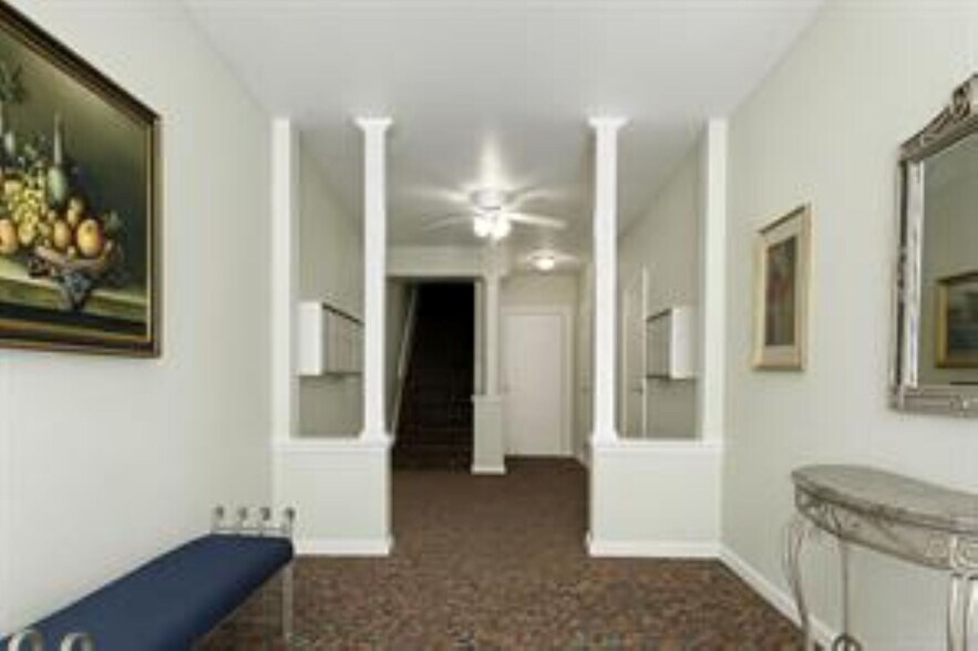Building Photo - 2260 NE 67th St