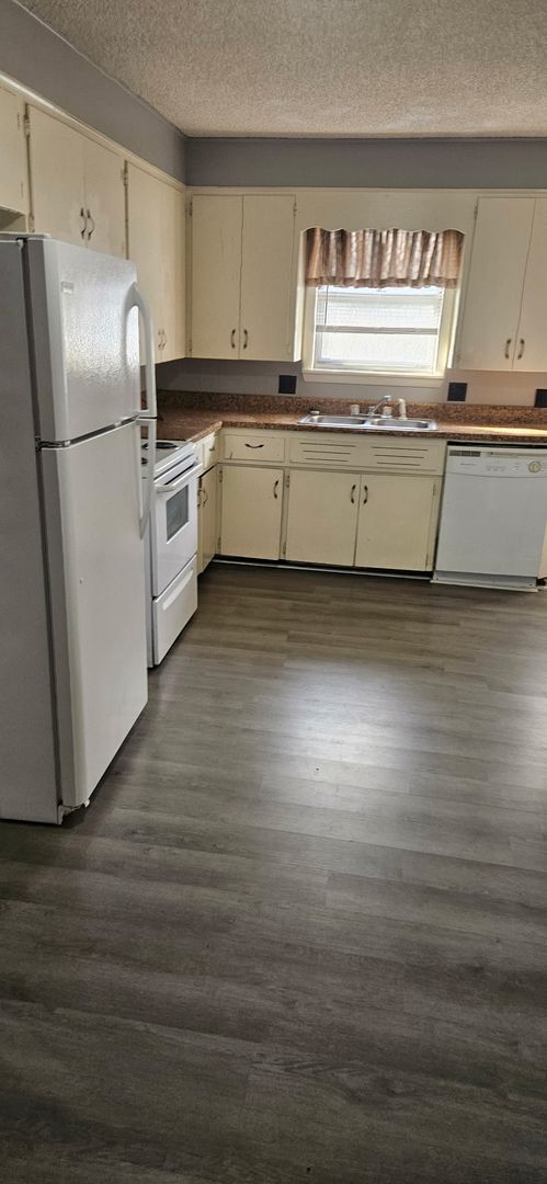 Building Photo - 5408 S Hutchinson Ct