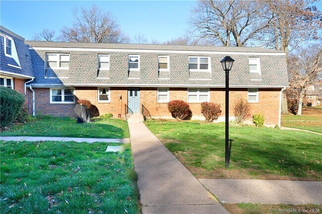 Building Photo - 338 Dunfey Ln