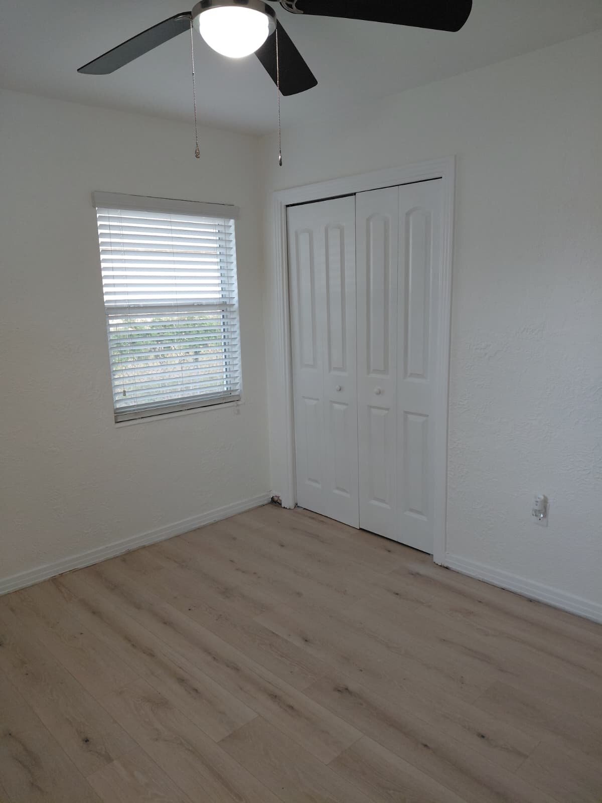 Building Photo - 1003 39th Ave W