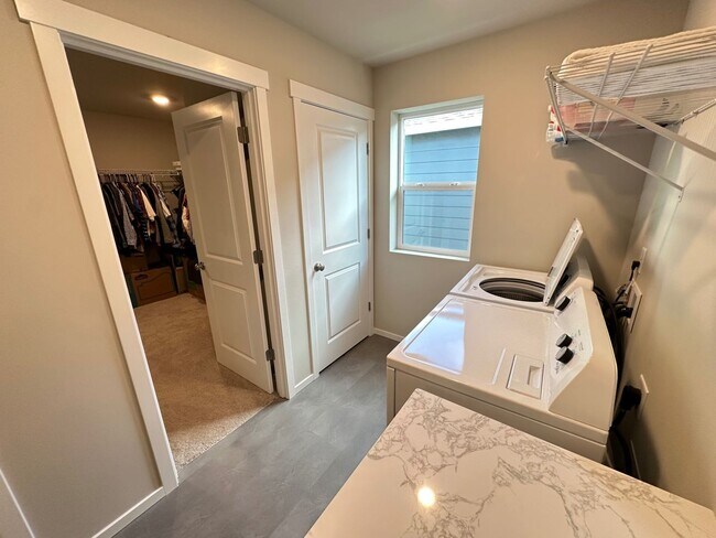 Building Photo - RENTAL! Spacious 6-Bedroom Home Near JBLM – Built in 2025