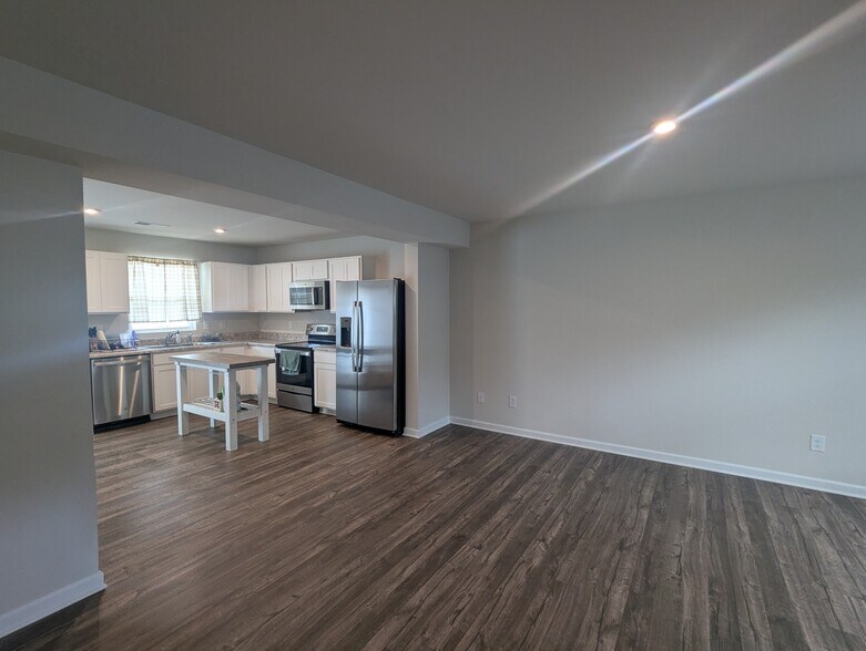 Building Photo - 133 Fernside Ct